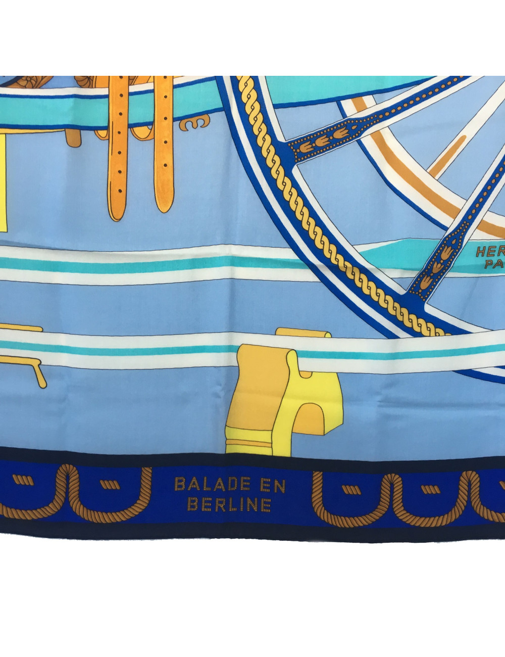 Châle HERMES bleu et jaune "balade en berline"