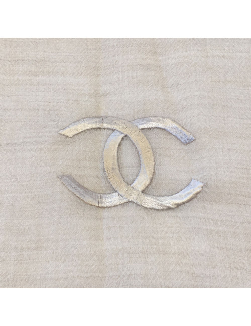 Châle CHANEL en cachemire écru et marron clair