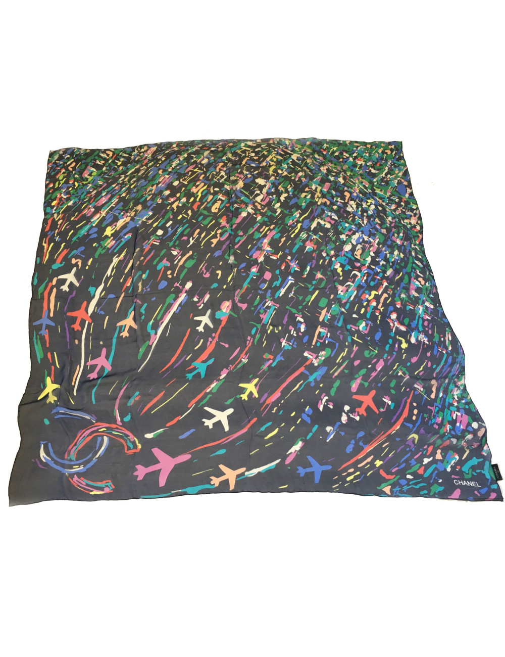 Châle CHANEL en soie bleu marine et fond multicolore
