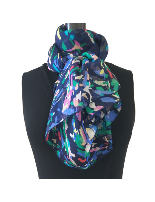 Châle CHANEL en soie bleu marine et fond multicolore