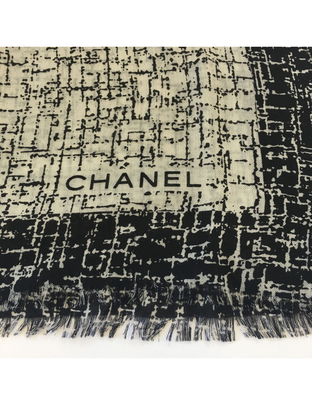 CHANEL Shawl in Gray and Black Cashmere and Silk