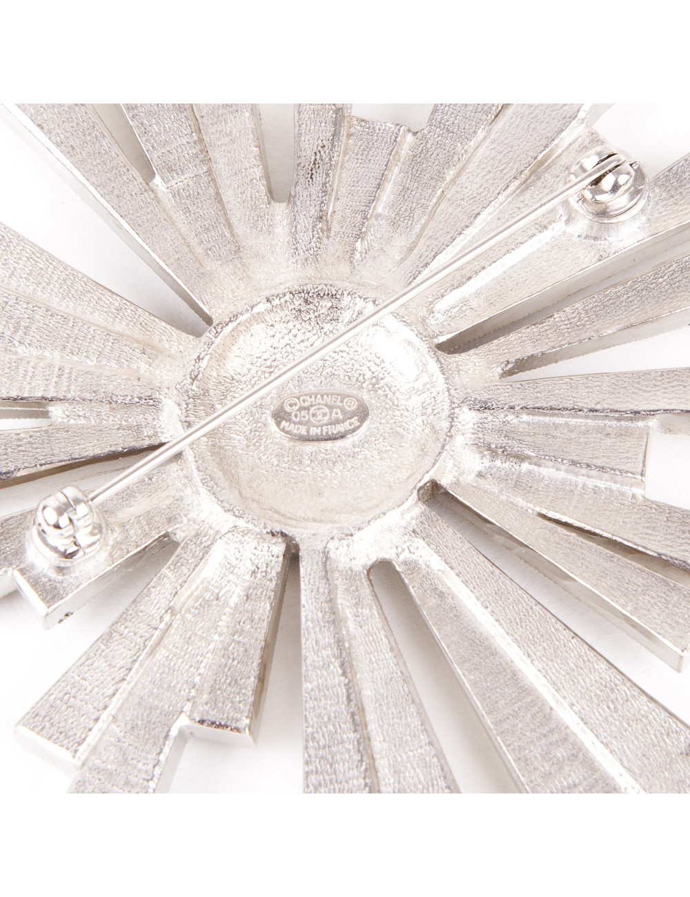  A REPARER Broche imposante CHANEL