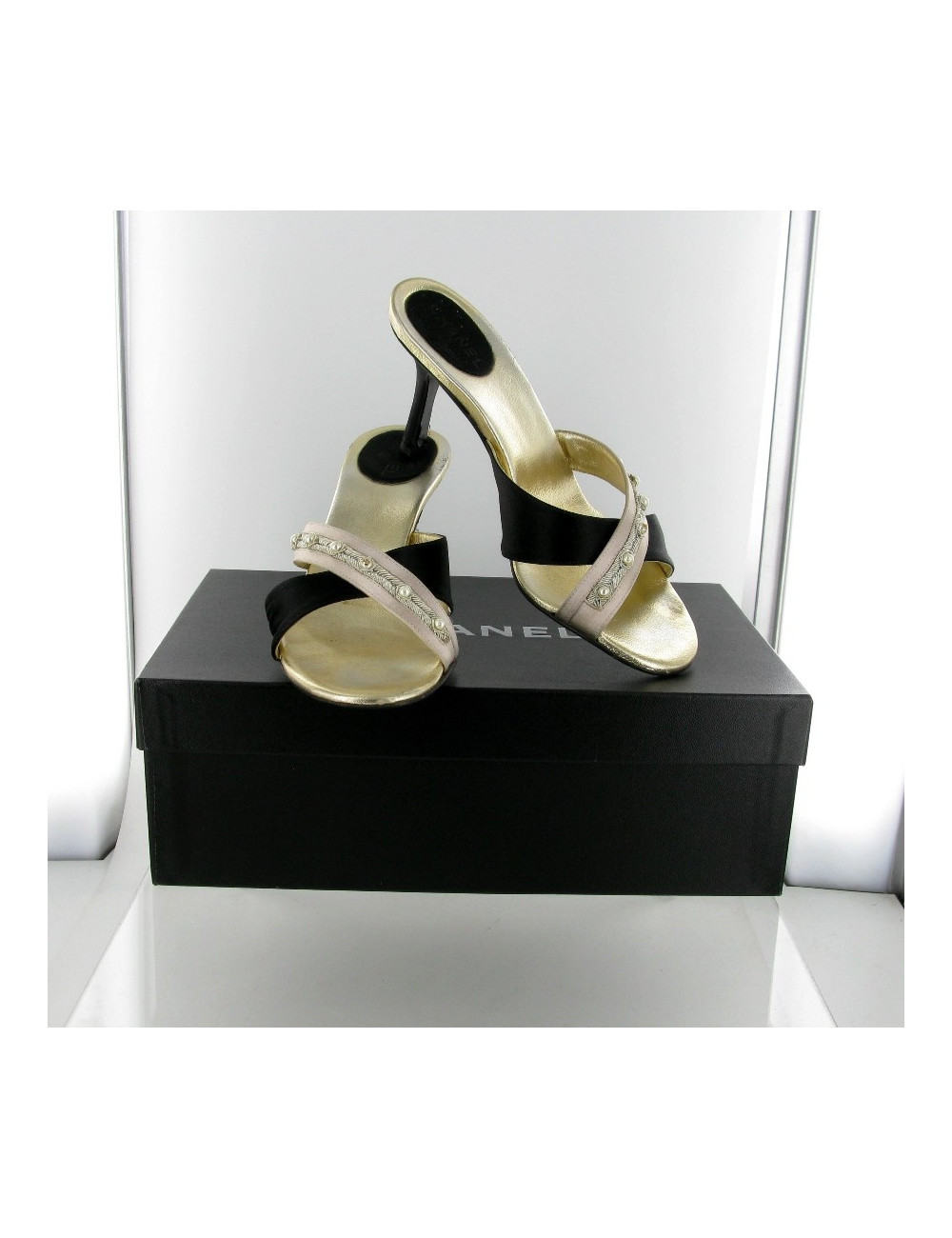 Mules en soie noire et champagne CHANEL