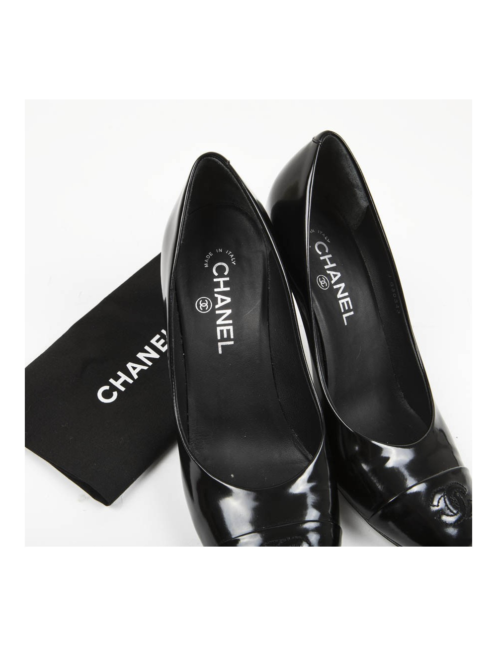 Escarpins T 39.5 CHANEL cuir verni mat noir