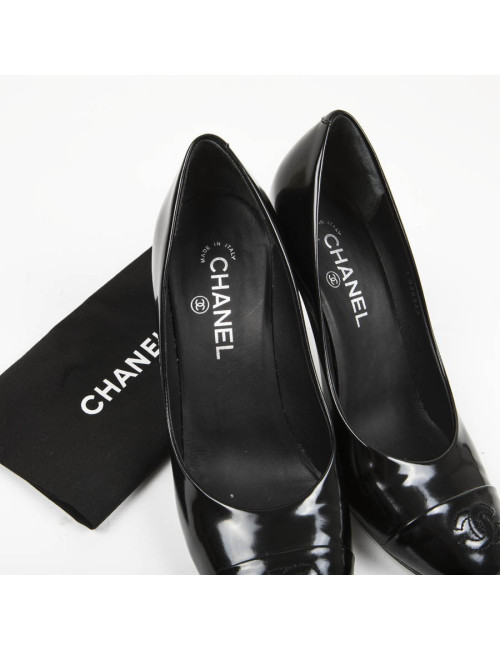 Escarpins T 39.5 CHANEL cuir verni mat noir