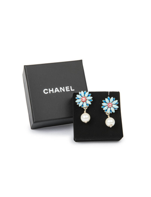 Boucles d'oreille clous CHANEL