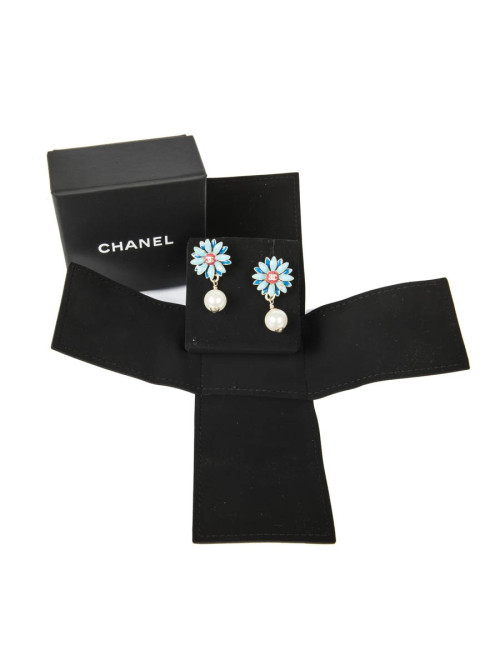 Boucles d'oreille clous CHANEL