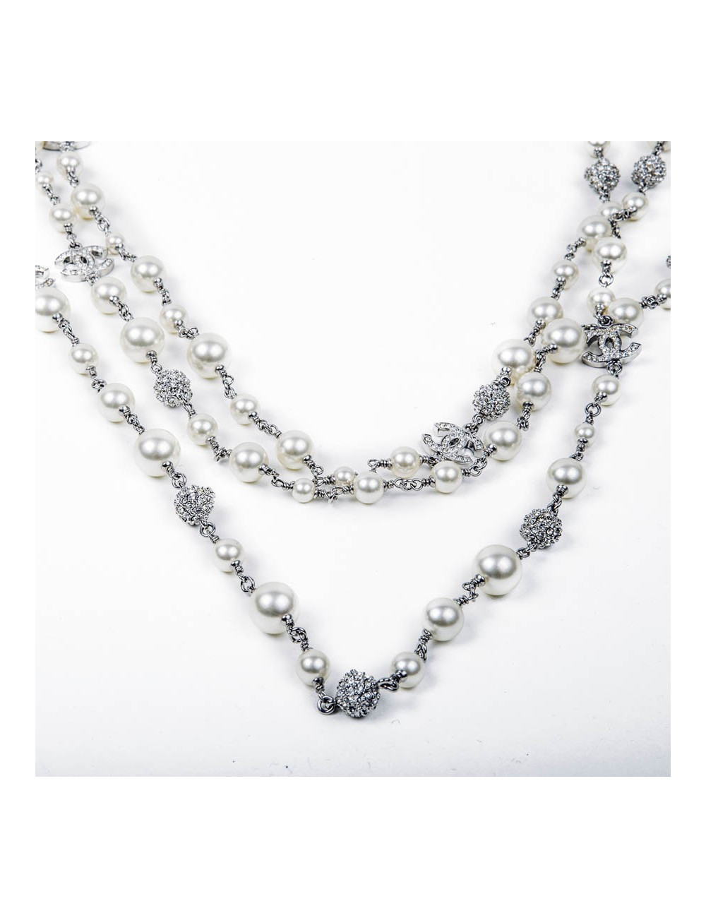Sautoir triple rangs CHANEL perles nacrées boules de strass