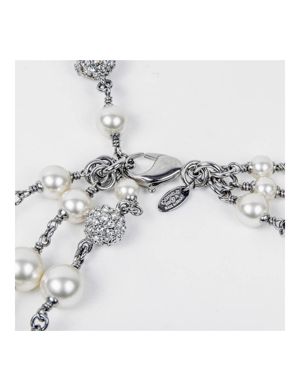 Sautoir triple rangs CHANEL perles nacrées boules de strass