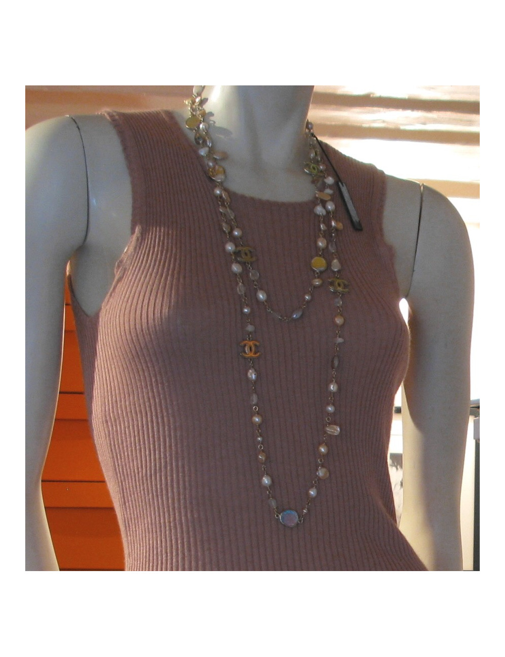 Sautoir CHANEL "CC" , perles et éclats de pierre
