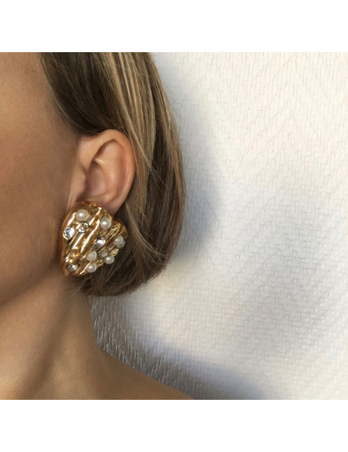Boucles d'oreille Clips CHRISTIAN LACROIX coeur en métal doré, strass et perles