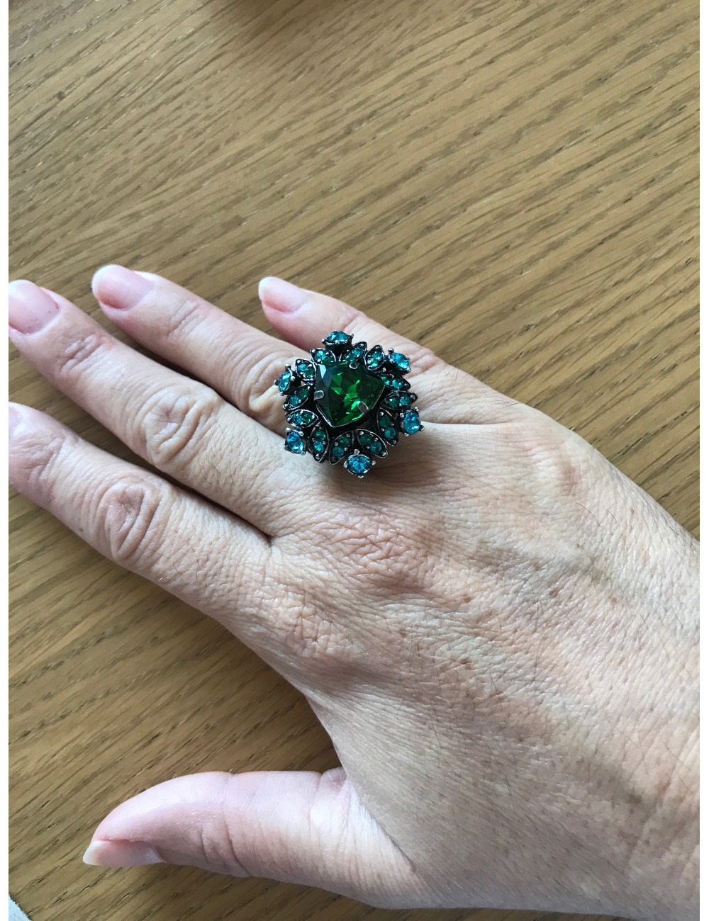 Bague LANVIN T 55 en métal argenté et strass bleu et vert