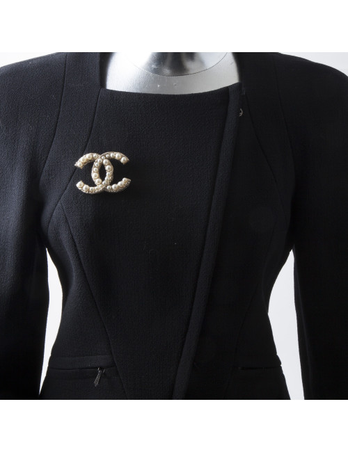   Imposante broche CHANEL perles nacrées