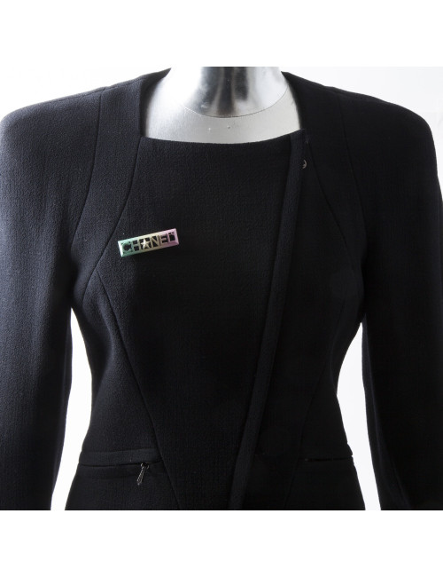 Broche CHANEL  "C H A N E L" tricolore