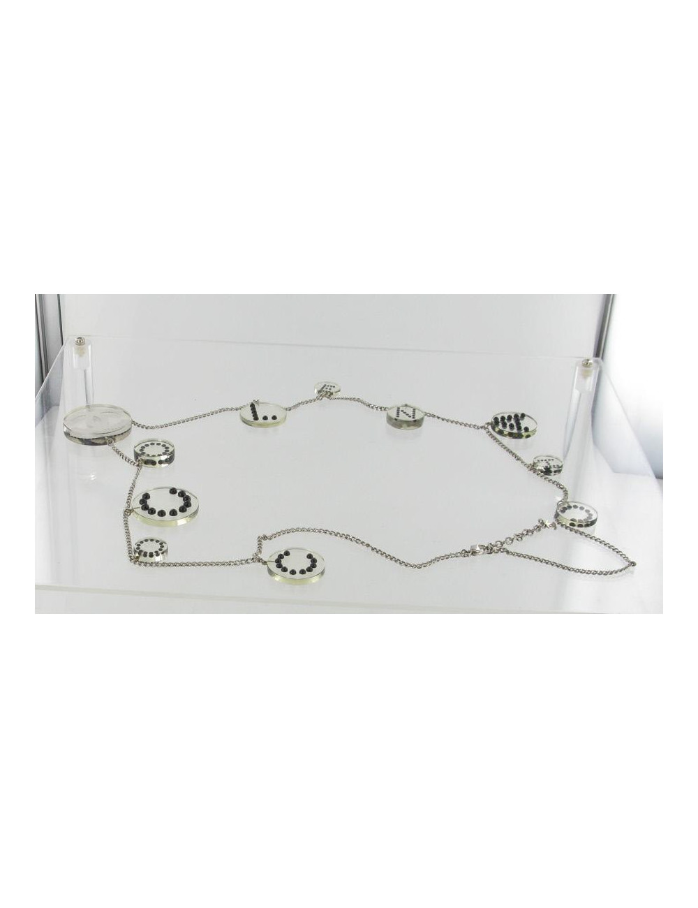 Sautoir CHANEL en plexi