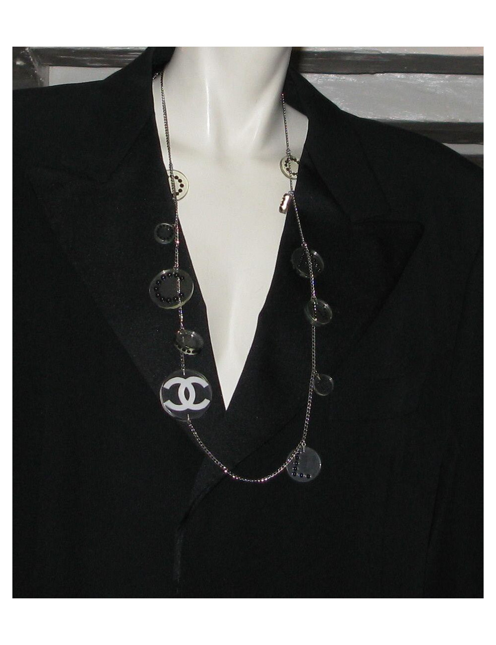 Sautoir CHANEL en plexi