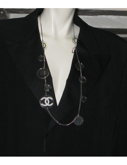 Sautoir CHANEL en plexi