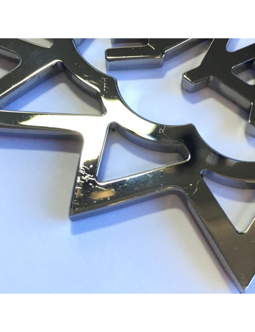 xxx Broche CHANEL 'CHANEL' en ruthénium et strass de couleur