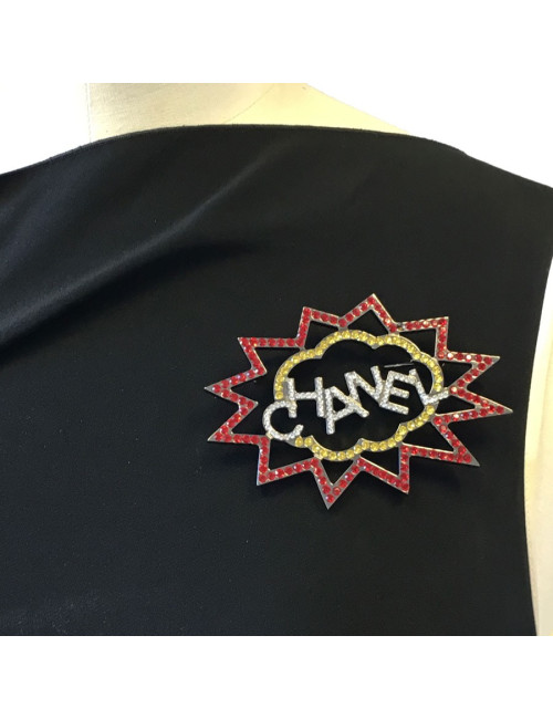 xxx Broche CHANEL 'CHANEL' en ruthénium et strass de couleur