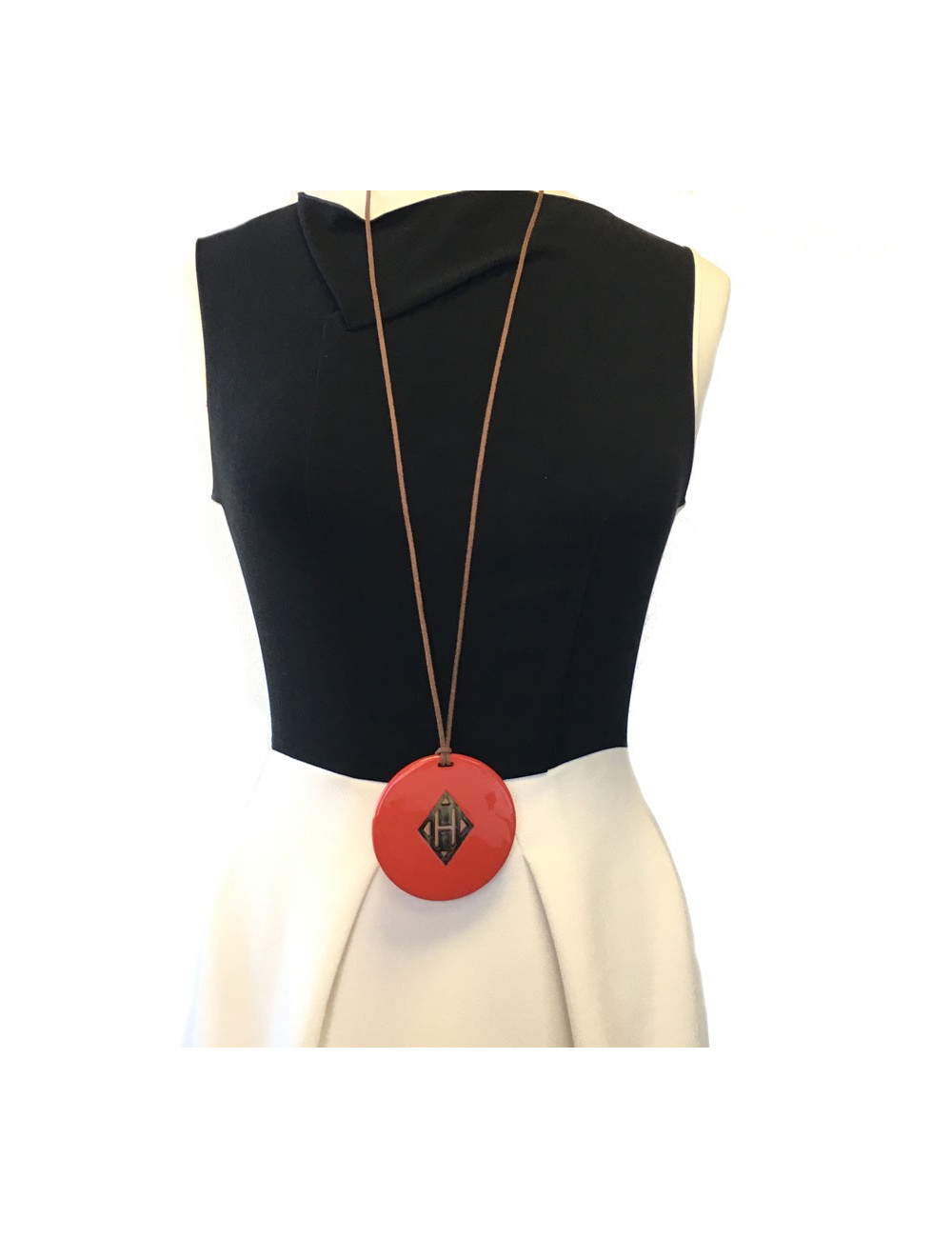 Pendentif HERMES Kuartz' 'en bois laqué rouge et corne de buffle