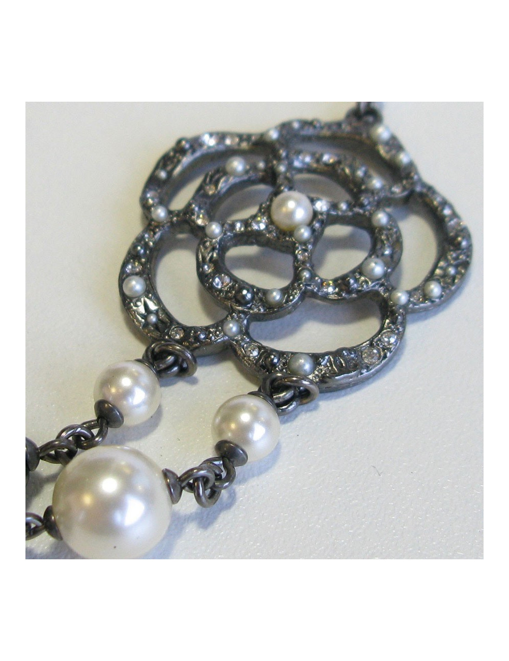 CHANEL double row of pearls and camellia necklace 