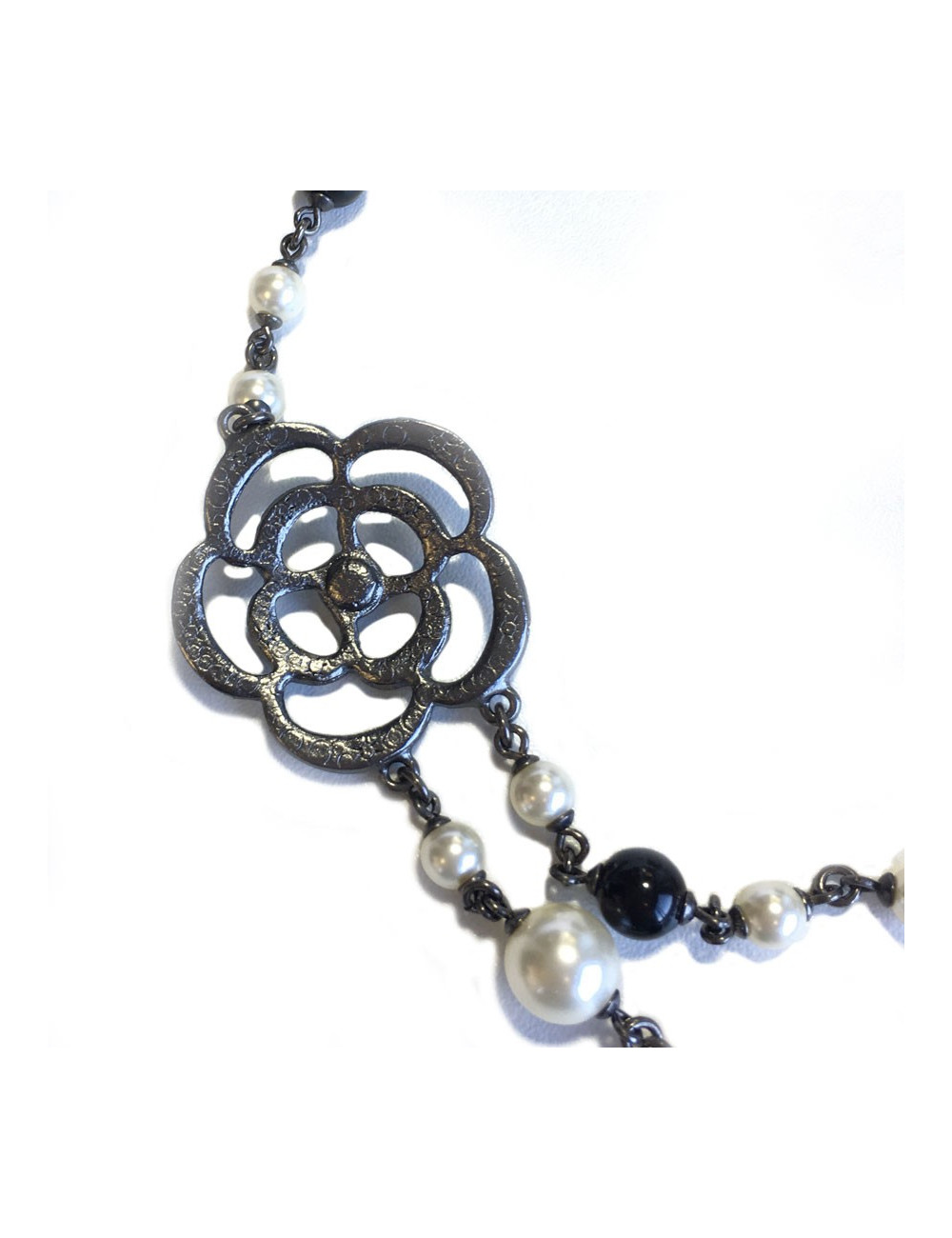 CHANEL double row of pearls and camellia necklace 