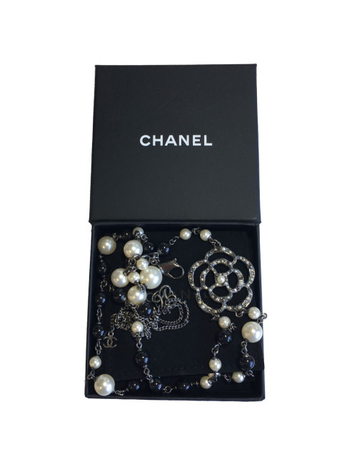 CHANEL double row of pearls and camellia necklace 