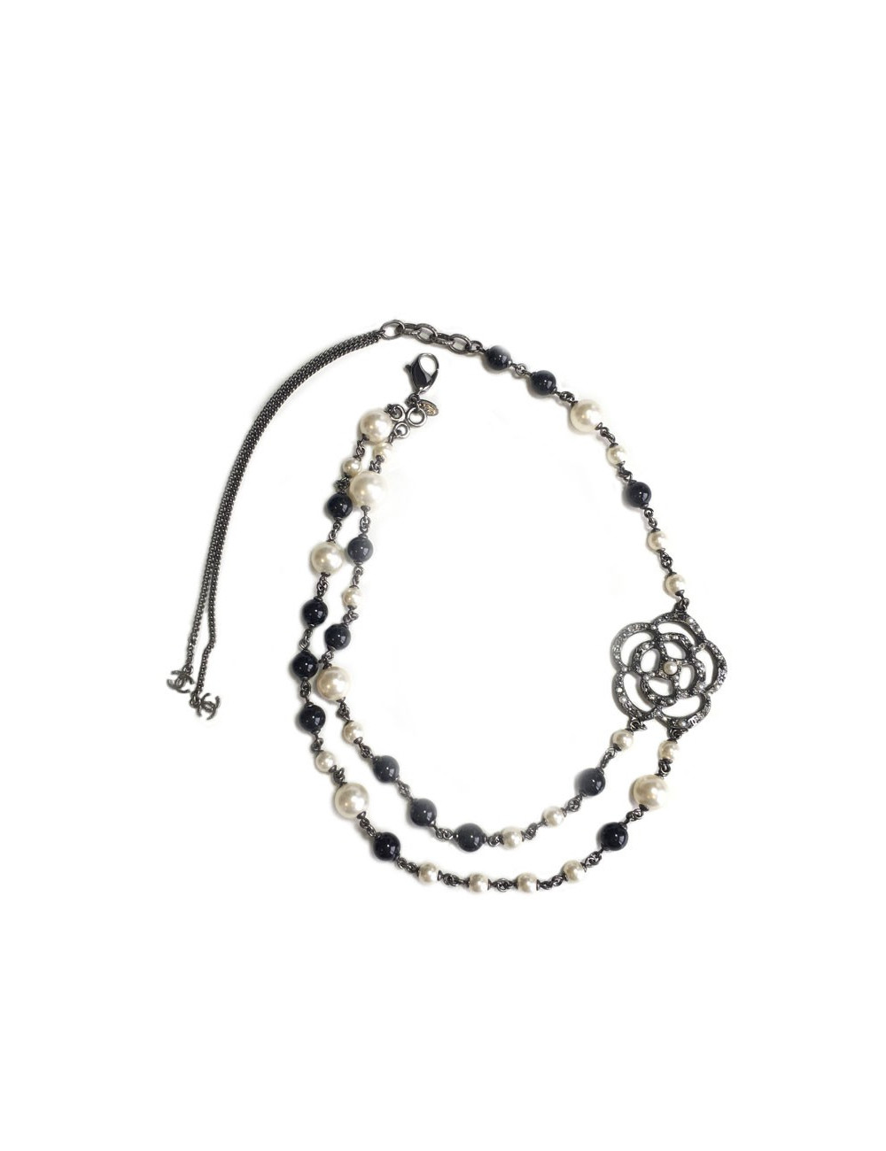 Collier CHANEL double rangs perles nacrées et perles noirs et camélia