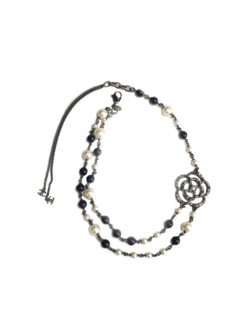 CHANEL double row of pearls and camellia necklace 