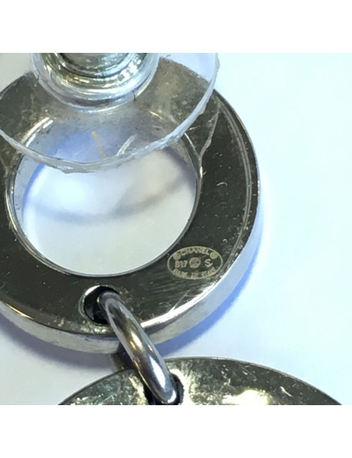 Boucles d'oreille CHANEL pendantes en métal argenté serties de strass blancs