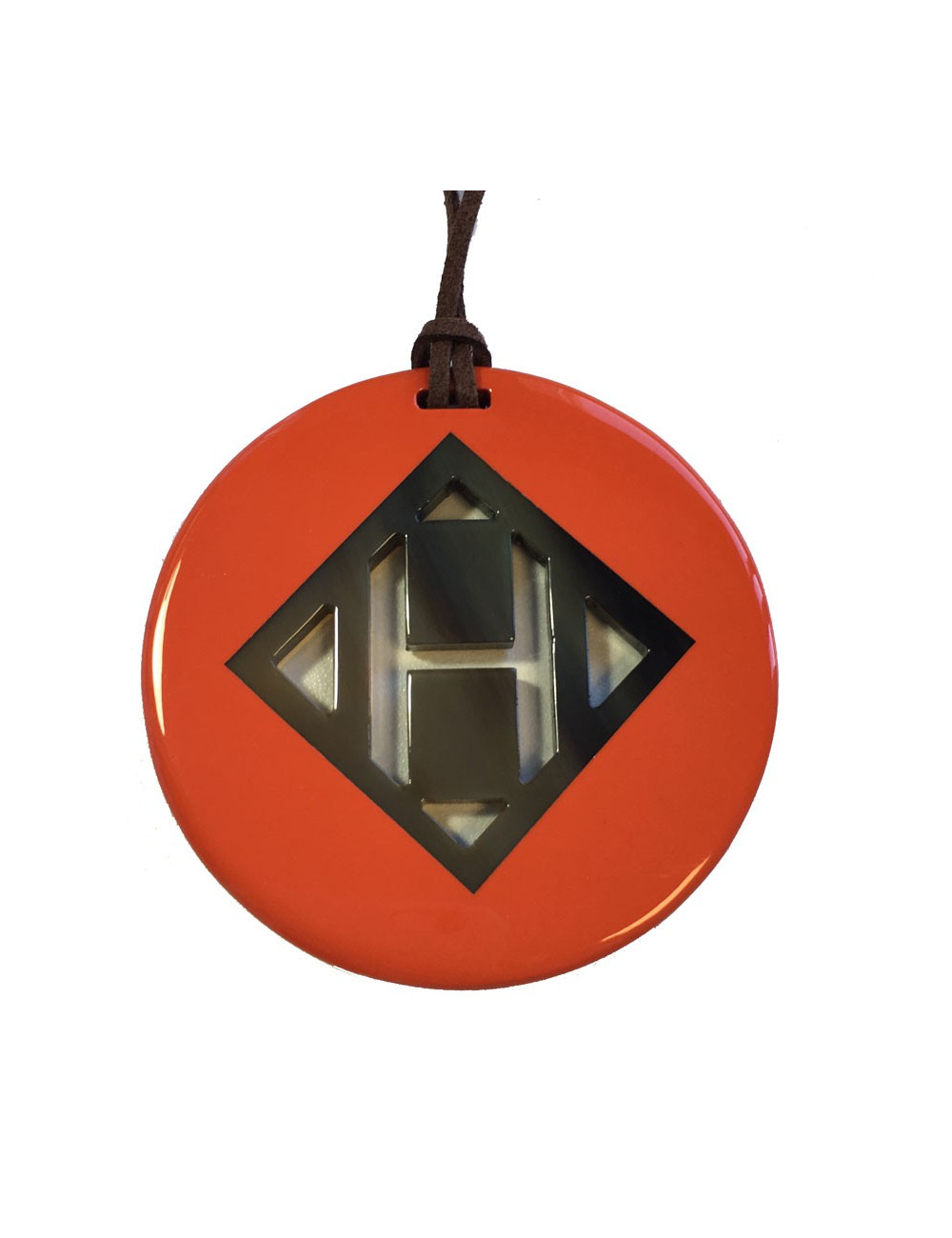 Pendentif H HERMÈS en bois laqué orange et corne de buffle
