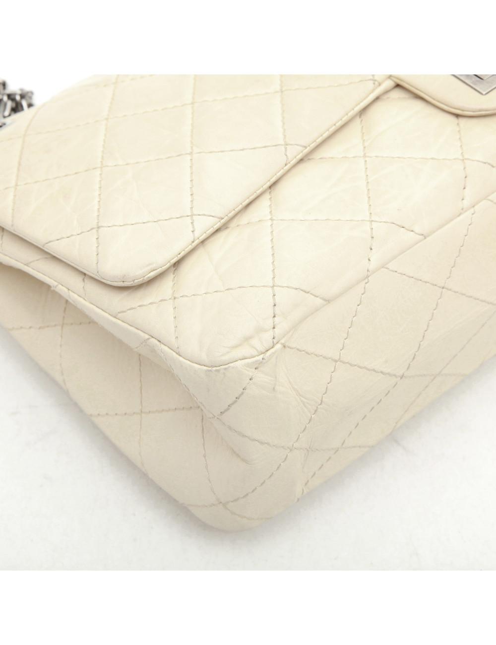 Sac maxi jumbo C HANEL en cuir vieilli beige