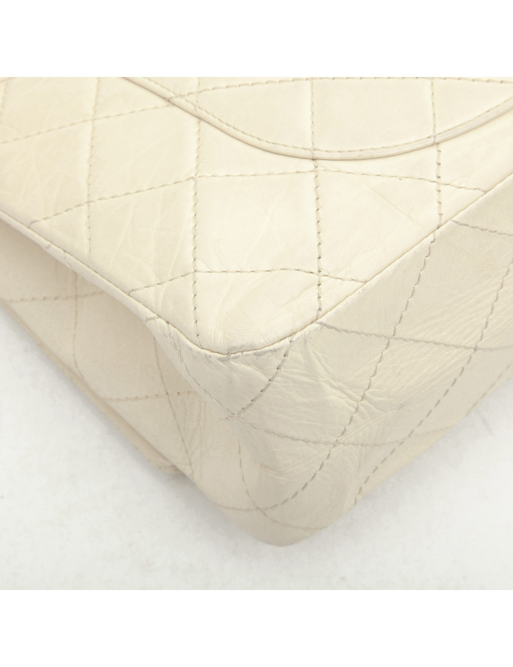 Sac maxi jumbo C HANEL en cuir vieilli beige