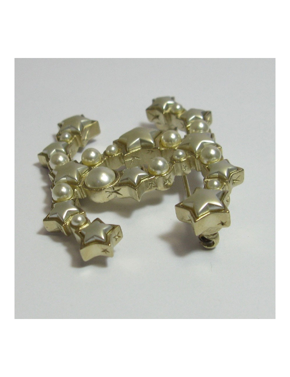 CHANEL CC brooch in gilded metal, pearls and stars