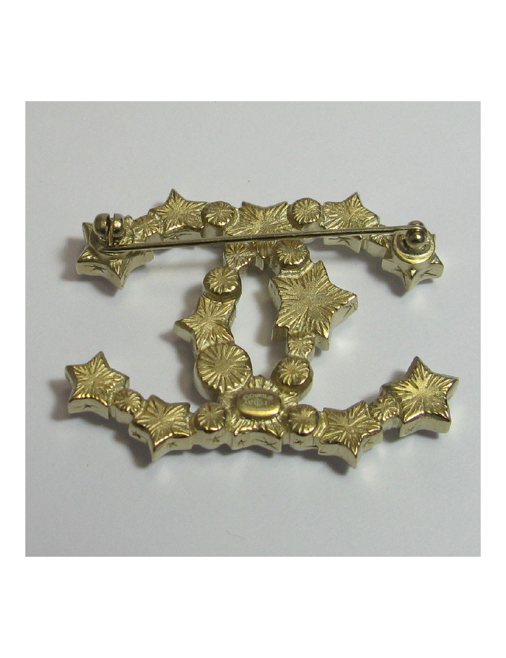 CHANEL CC brooch in gilded metal, pearls and stars