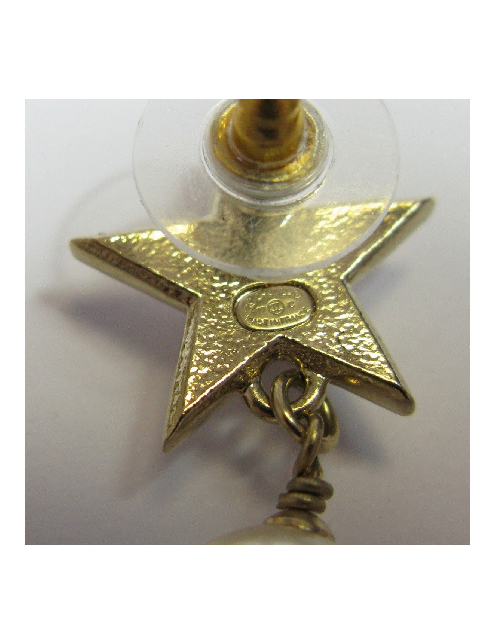 CHANEL stud earrings star in gilded metal and pearl