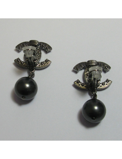 Boucles d'oreilles clips Chanel perles noires