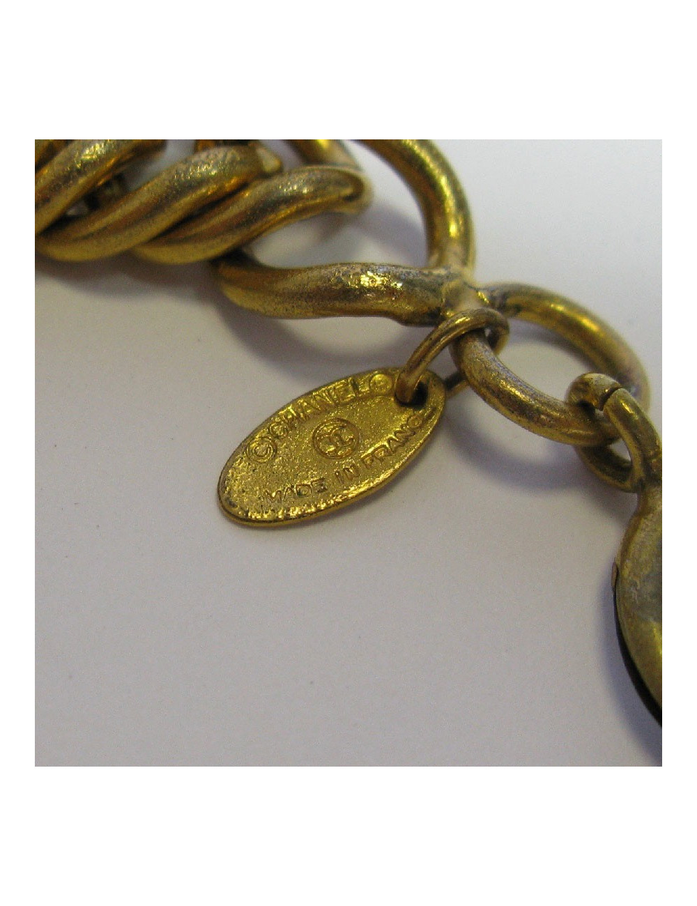 Collier CHANEL ras de cou vintage en métal doré