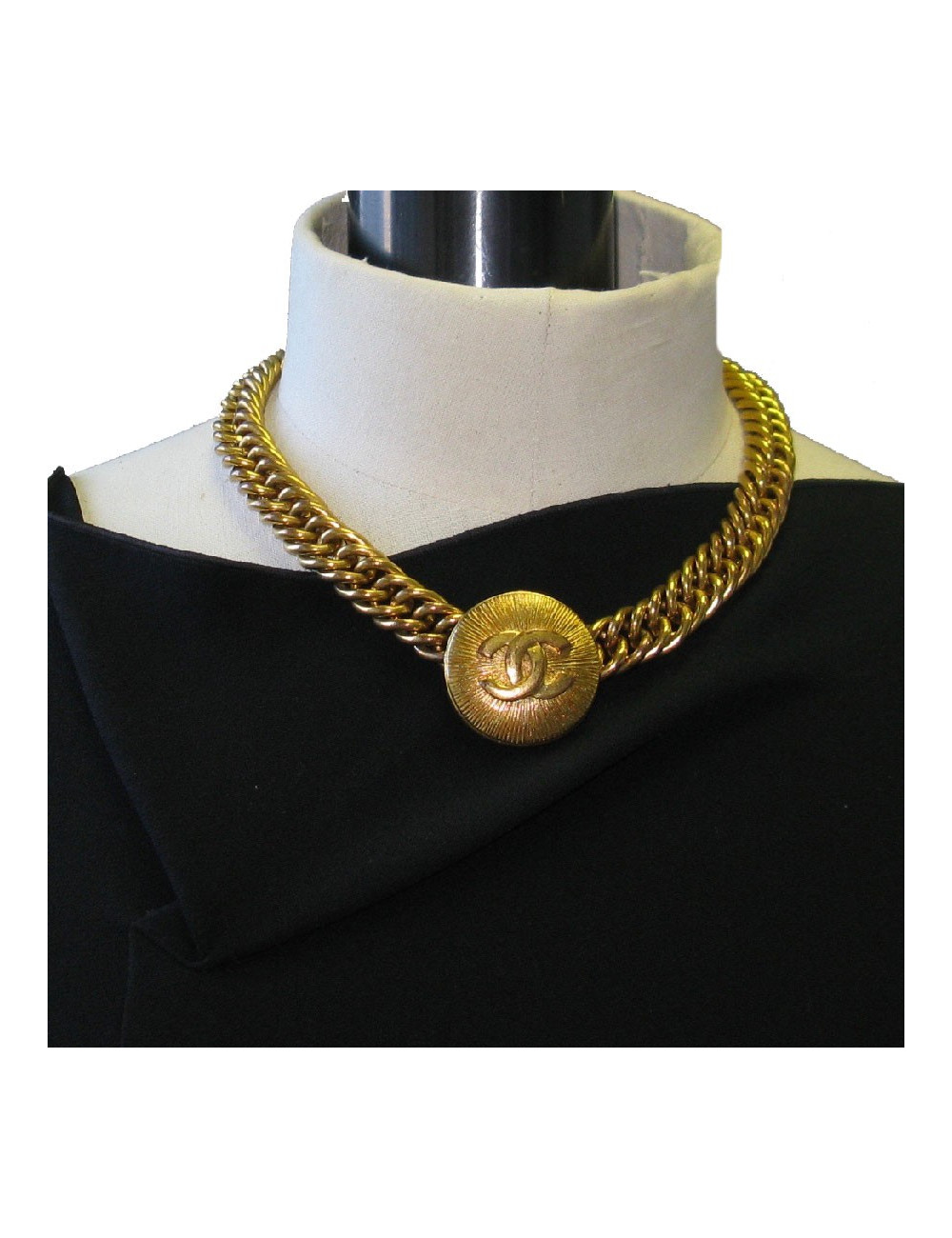 Collier CHANEL ras de cou vintage en métal doré