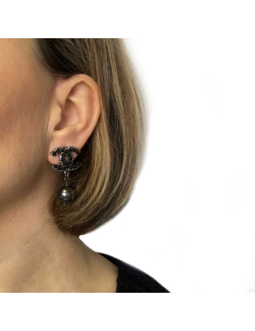 Boucles d'oreilles clips Chanel perles noires