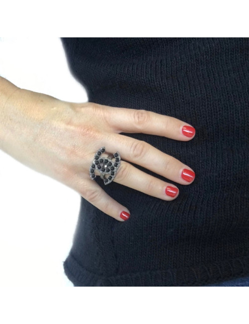 Bague Chanel CC perles noires