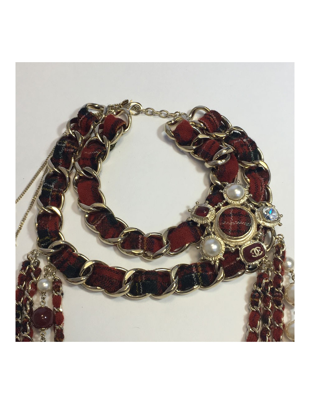 Sautoir CHANEL "Paris-Edimbourg" en tweed rouge