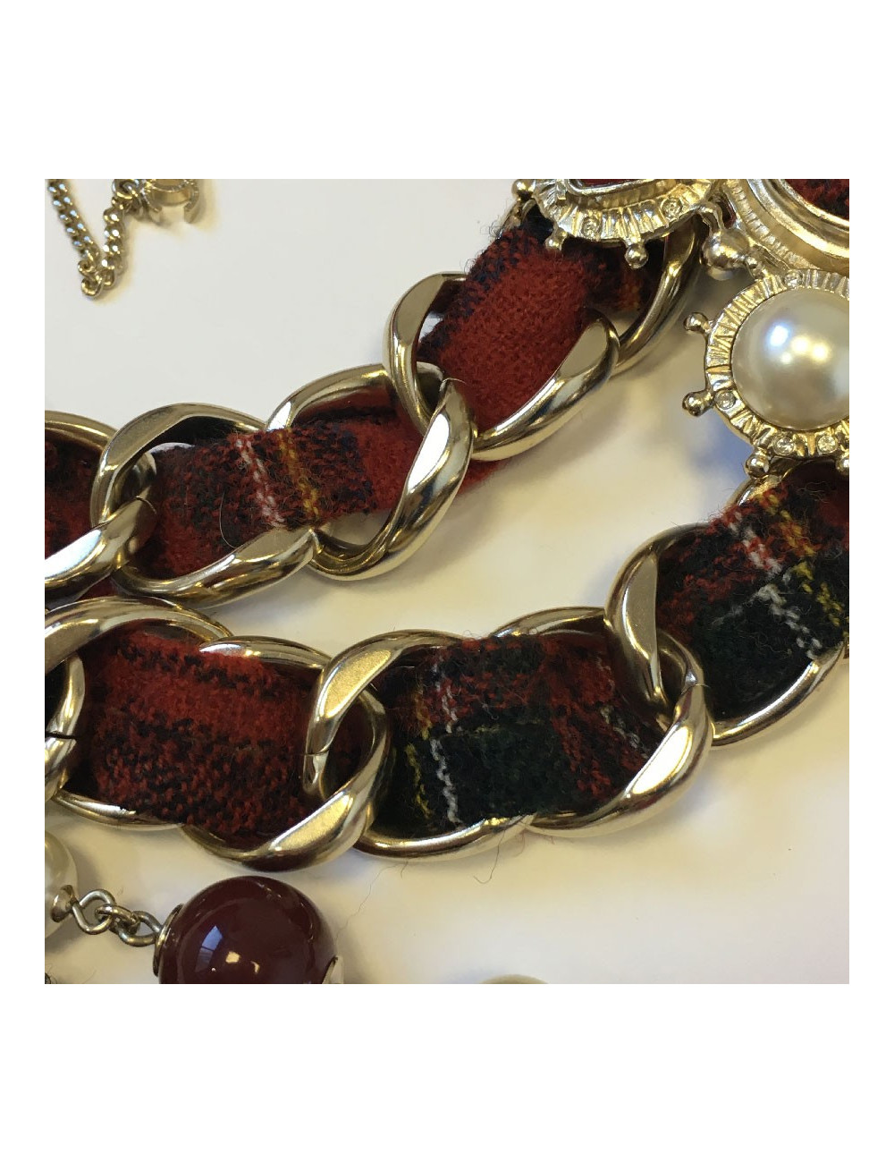 Sautoir CHANEL "Paris-Edimbourg" en tweed rouge