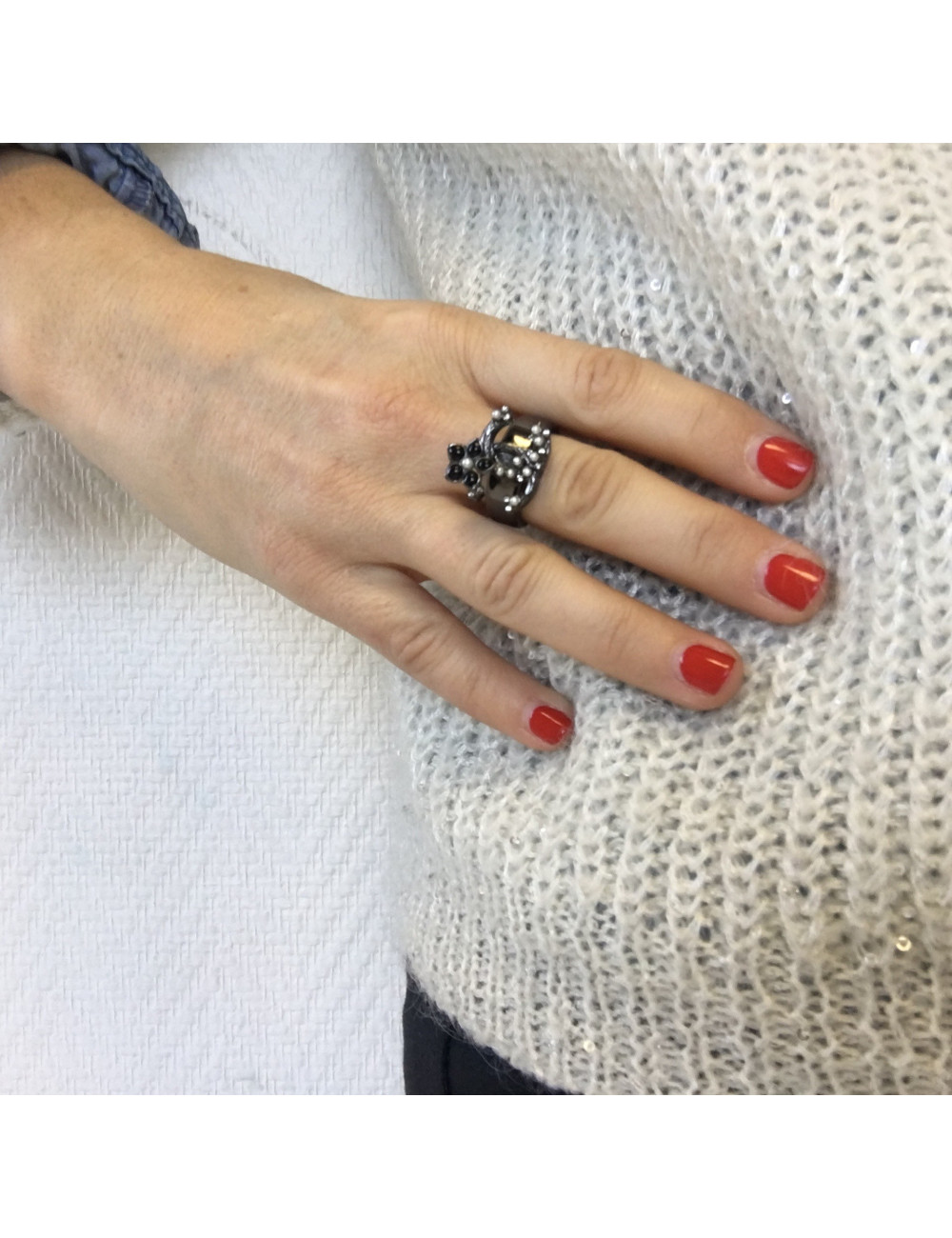 CHANEL CC ring 54FR in ruthenium, pearls, brilliants and black enamel