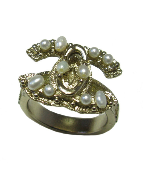 CHANEL CC ring in gilt metal set with pearl beads size 53FR