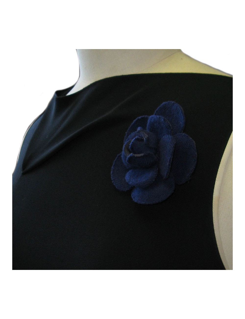 Broche CHANEL camélia en tissu bleu