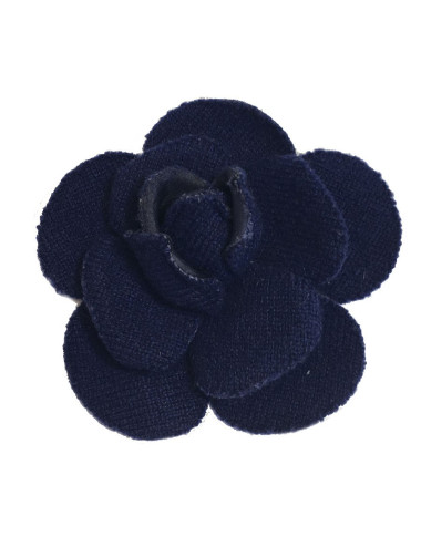 Broche CHANEL camélia en tissu bleu