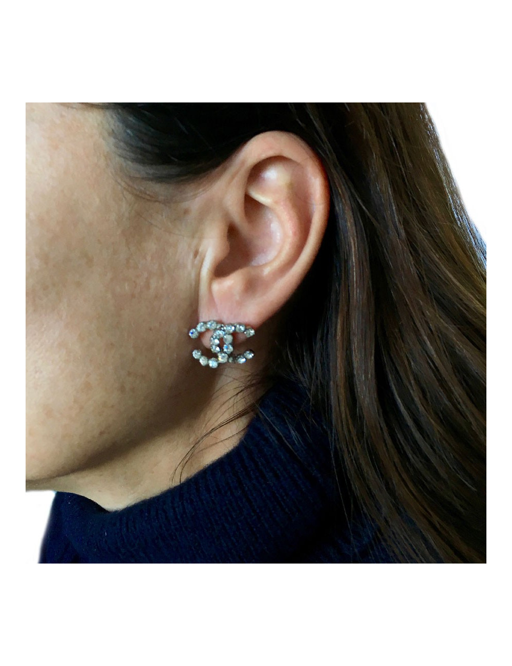 Boucles d'oreilles clous CHANEL CC strass