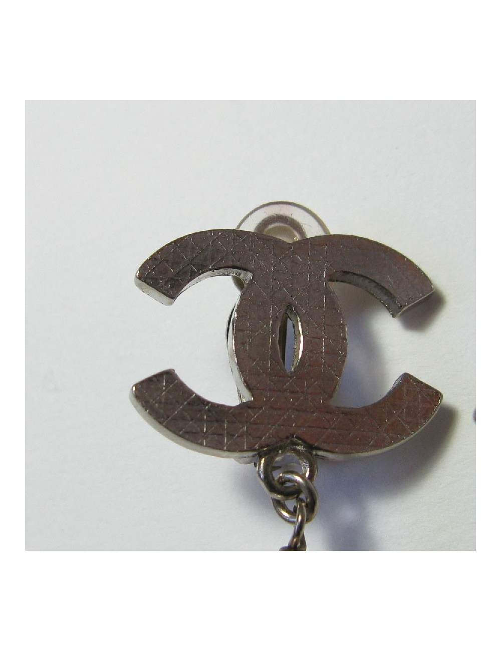 CHANEL CC clip-on earrings in silver metal and pearl