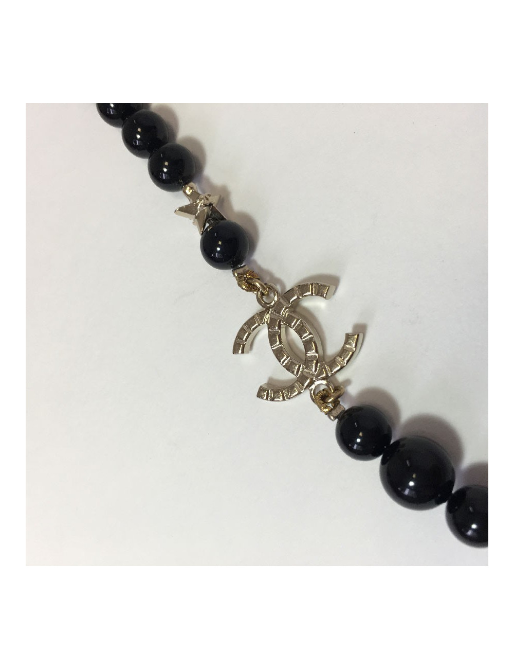 CHANEL Long necklace in black pearls, golden CC and stars